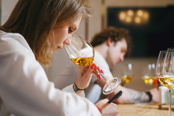 Winzer erklärt den Wein